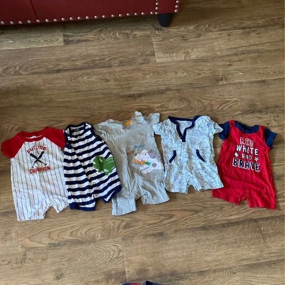 5 outfits for 0-3 months - Picture 1 of 4